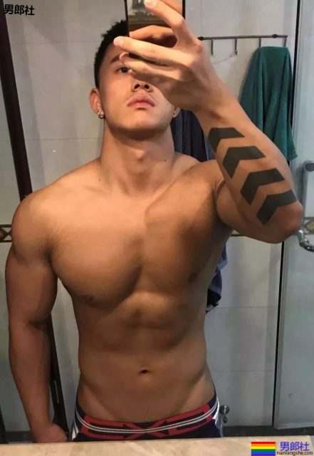 帅哥花样“炫腹”！这样的男朋友我可以 - 51虹马