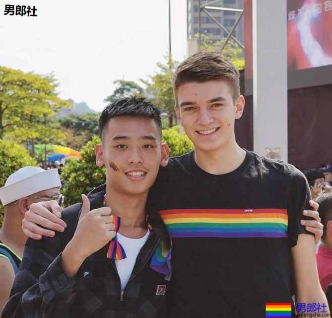 台湾炸了！群魔乱舞当街裸游，一块小布遮私处。 - 51虹马