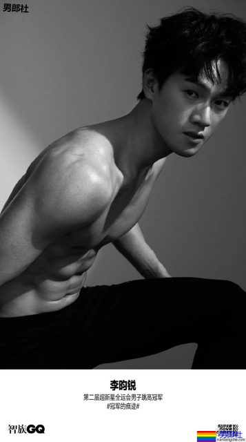 体育生制服小哥哥大长腿，不看就亏了.... - 51虹马