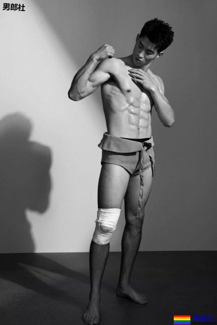 体育生制服小哥哥大长腿，不看就亏了.... - 51虹马