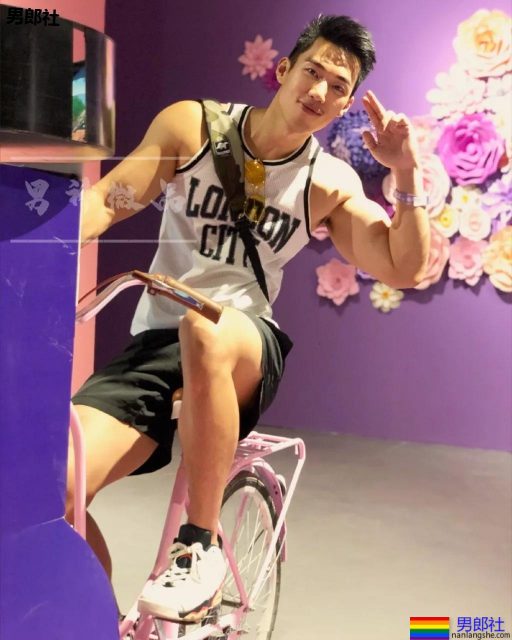 "武汉一姐"筋肉小哥太open!极品翘臀大胸肌被挤爆! - 51虹马 "武汉一姐"筋肉小哥太open!极品翘臀大胸肌被挤爆! - 51虹马