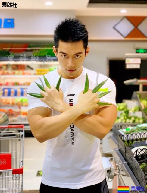 "武汉一姐"筋肉小哥太open!极品翘臀大胸肌被挤爆! - 51虹马 "武汉一姐"筋肉小哥太open!极品翘臀大胸肌被挤爆! - 51虹马