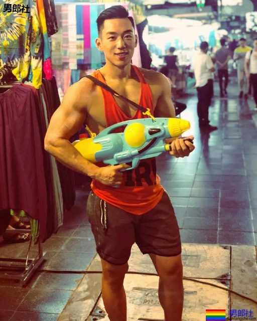 "武汉一姐"筋肉小哥太open!极品翘臀大胸肌被挤爆! - 51虹马 "武汉一姐"筋肉小哥太open!极品翘臀大胸肌被挤爆! - 51虹马