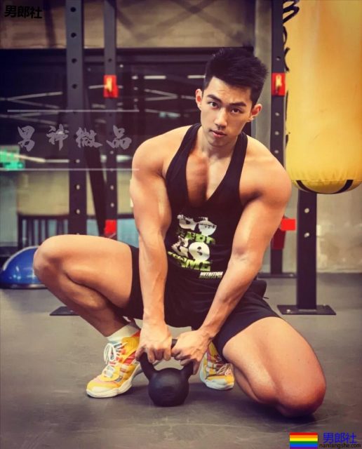 "武汉一姐"筋肉小哥太open!极品翘臀大胸肌被挤爆! - 51虹马 "武汉一姐"筋肉小哥太open!极品翘臀大胸肌被挤爆! - 51虹马