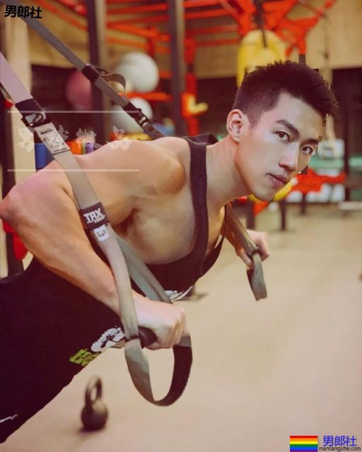 "武汉一姐"筋肉小哥太open!极品翘臀大胸肌被挤爆! - 51虹马 "武汉一姐"筋肉小哥太open!极品翘臀大胸肌被挤爆! - 51虹马