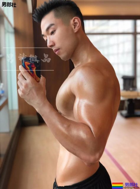 "武汉一姐"筋肉小哥太open!极品翘臀大胸肌被挤爆! - 51虹马 "武汉一姐"筋肉小哥太open!极品翘臀大胸肌被挤爆! - 51虹马