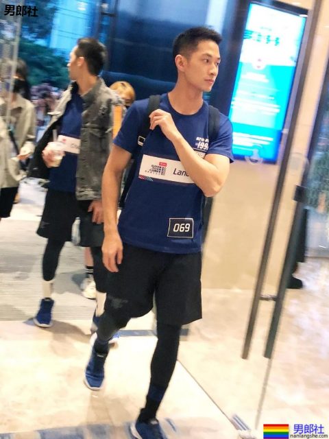 双胎胞泳裤肌肉男跳水A爆了!原来还有三胞胎兄弟浴室疯狂秀身材! - 51虹马 双胎胞泳裤肌肉男跳水A爆了!原来还有三胞胎兄弟浴室疯狂秀身材! - 51虹马