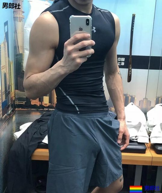 偷了男神室友的内裤，这酸爽的.... - 51虹马