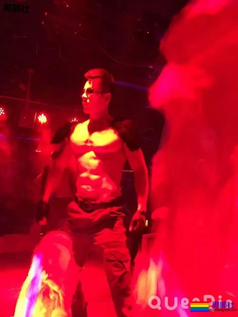 Gay吧探秘系！GOGOBOY鸟笼激战！ - 51虹马