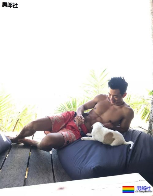 与陈冠希老爸关系匪浅！初代健身名媛朱晓辉，竟会这些高难度姿势 - 51虹马