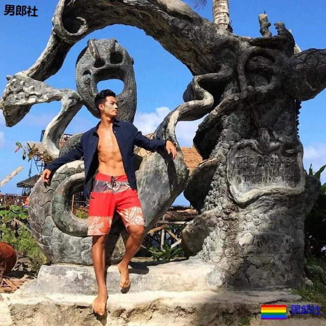 与陈冠希老爸关系匪浅！初代健身名媛朱晓辉，竟会这些高难度姿势 - 51虹马