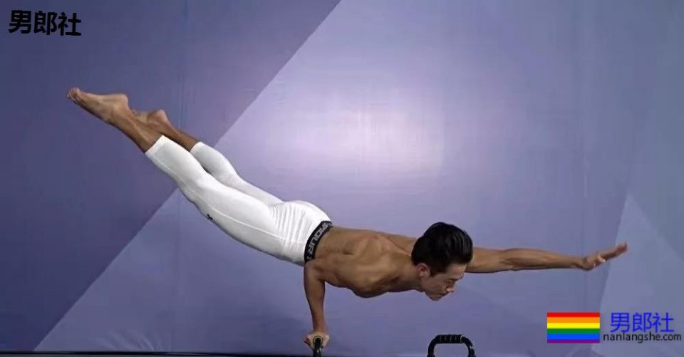 与陈冠希老爸关系匪浅！初代健身名媛朱晓辉，竟会这些高难度姿势 - 51虹马