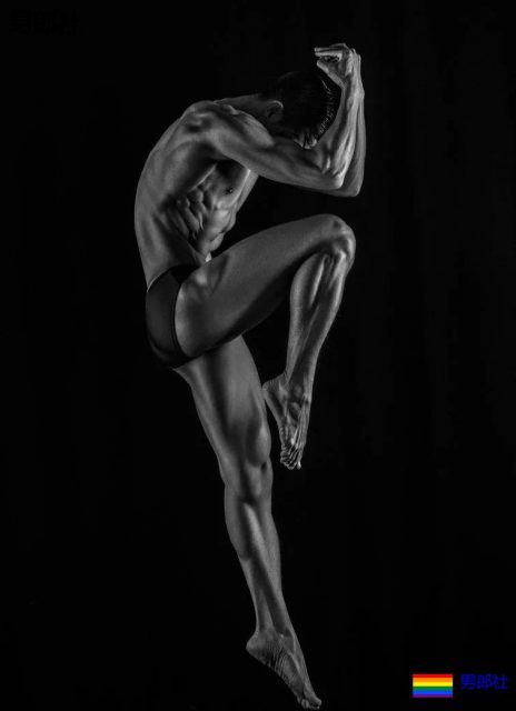 与陈冠希老爸关系匪浅！初代健身名媛朱晓辉，竟会这些高难度姿势 - 51虹马