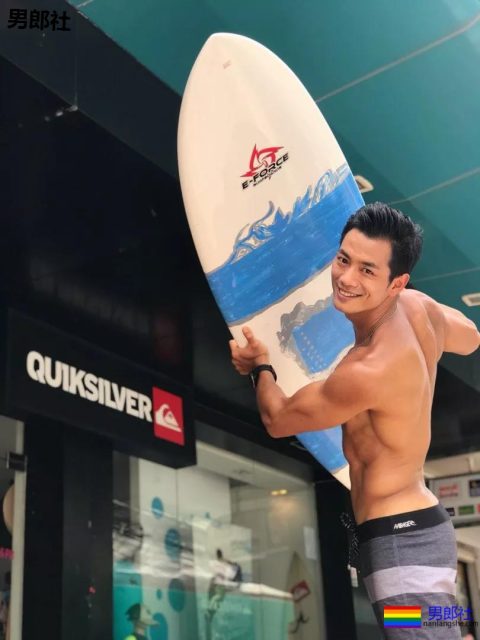 与陈冠希老爸关系匪浅！初代健身名媛朱晓辉，竟会这些高难度姿势 - 51虹马