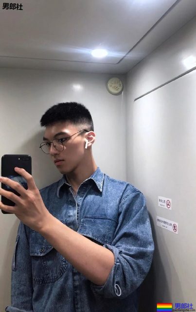 00后高大体院校草，鼻子又大又挺，果然发堉不错！-51虹马