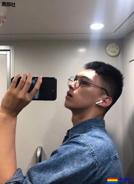 00后高大体院校草，鼻子又大又挺，果然发堉不错！ - 51虹马