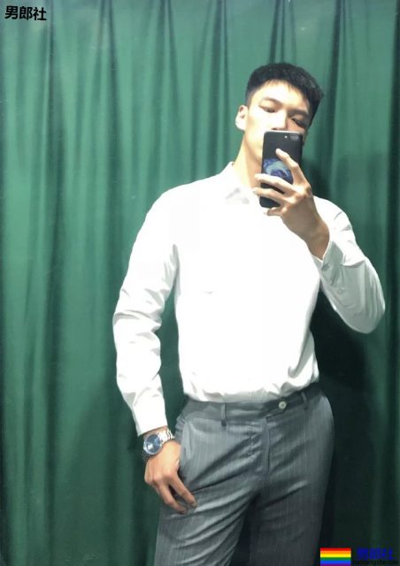 00后高大体院校草，鼻子又大又挺，果然发堉不错！ - 51虹马