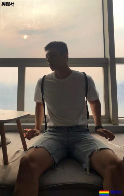 00后高大体院校草，鼻子又大又挺，果然发堉不错！ - 51虹马