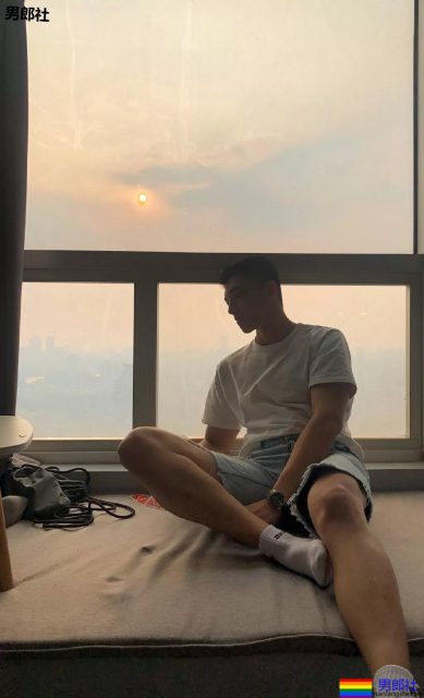 00后高大体院校草，鼻子又大又挺，果然发堉不错！ - 51虹马