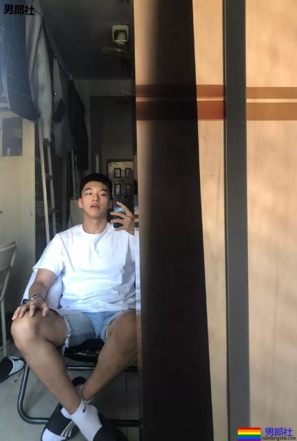 00后高大体院校草，鼻子又大又挺，果然发堉不错！ - 51虹马