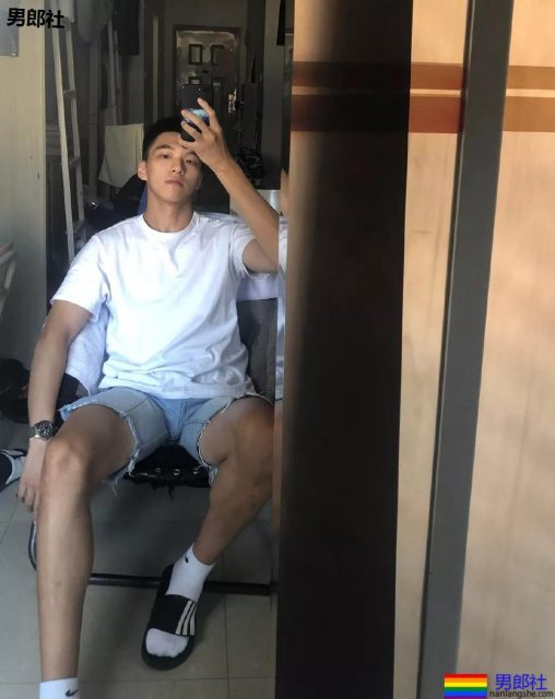 00后高大体院校草，鼻子又大又挺，果然发堉不错！ - 51虹马