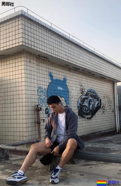 00后高大体院校草，鼻子又大又挺，果然发堉不错！ - 51虹马