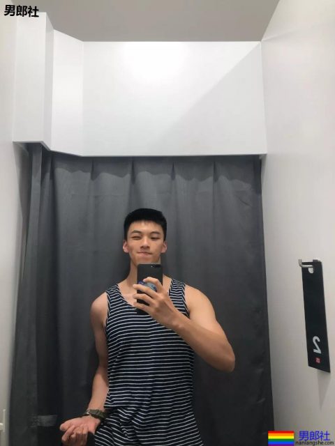 00后高大体院校草，鼻子又大又挺，果然发堉不错！ - 51虹马