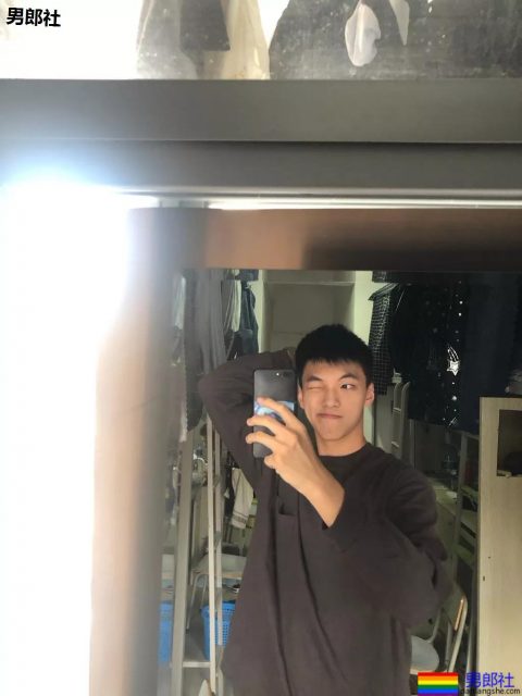 00后高大体院校草，鼻子又大又挺，果然发堉不错！ - 51虹马