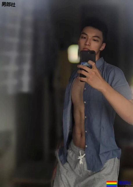 00后高大体院校草，鼻子又大又挺，果然发堉不错！ - 51虹马