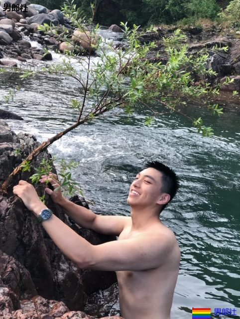 00后高大体院校草，鼻子又大又挺，果然发堉不错！ - 51虹马