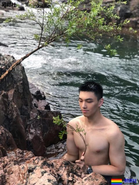 00后高大体院校草，鼻子又大又挺，果然发堉不错！ - 51虹马