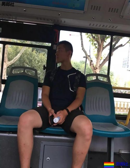 抓怕紧身裤小哥哥一个比一个短，真的好紧野味十足~ - 51虹马