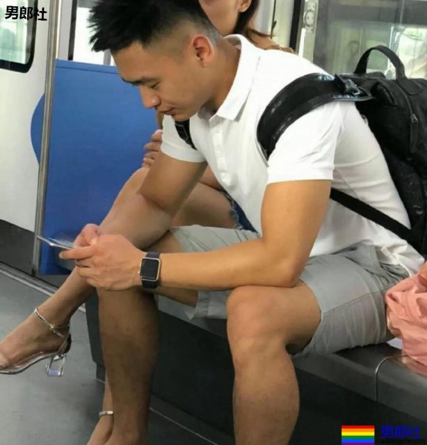 抓怕紧身裤小哥哥一个比一个短，真的好紧野味十足~ - 51虹马