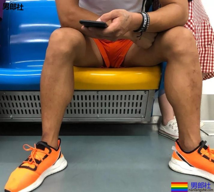 抓怕紧身裤小哥哥一个比一个短，真的好紧野味十足~ - 51虹马