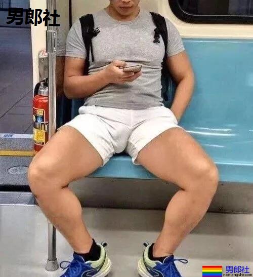 抓怕紧身裤小哥哥一个比一个短，真的好紧野味十足~ - 51虹马