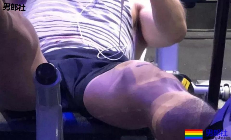 抓怕紧身裤小哥哥一个比一个短，真的好紧野味十足~ - 51虹马