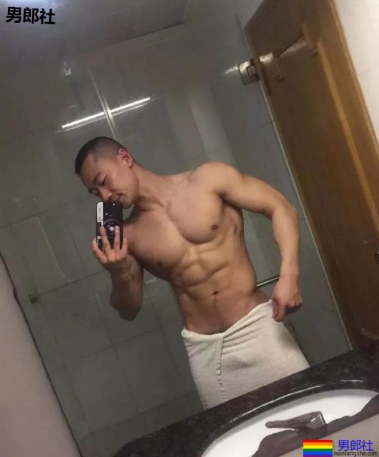 正装空勤爷们肌肉太“硬”了,浴巾都遮不住人鱼线翘臀 - 51虹马 正装空勤爷们肌肉太“硬”了,浴巾都遮不住人鱼线翘臀 - 51虹马