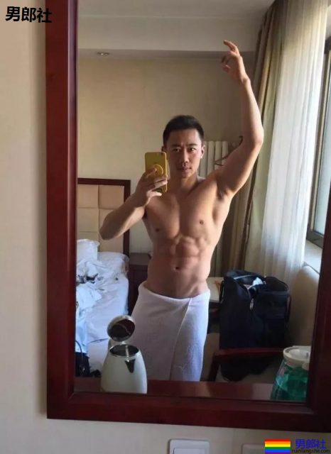 正装空勤爷们肌肉太“硬”了,浴巾都遮不住人鱼线翘臀 - 51虹马 正装空勤爷们肌肉太“硬”了,浴巾都遮不住人鱼线翘臀 - 51虹马