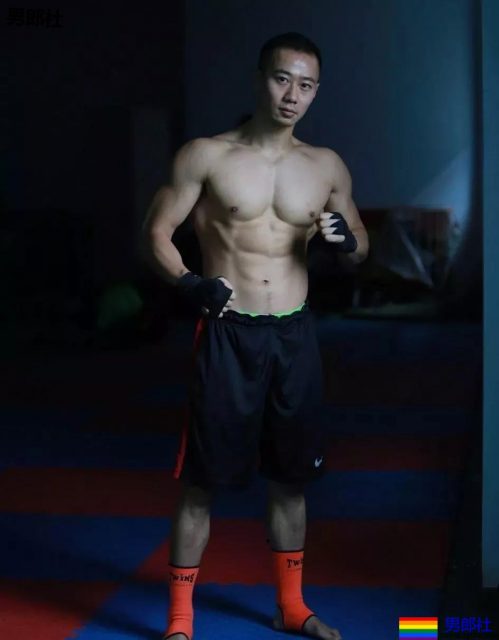 正装空勤爷们肌肉太“硬”了,浴巾都遮不住人鱼线翘臀 - 51虹马 正装空勤爷们肌肉太“硬”了,浴巾都遮不住人鱼线翘臀 - 51虹马