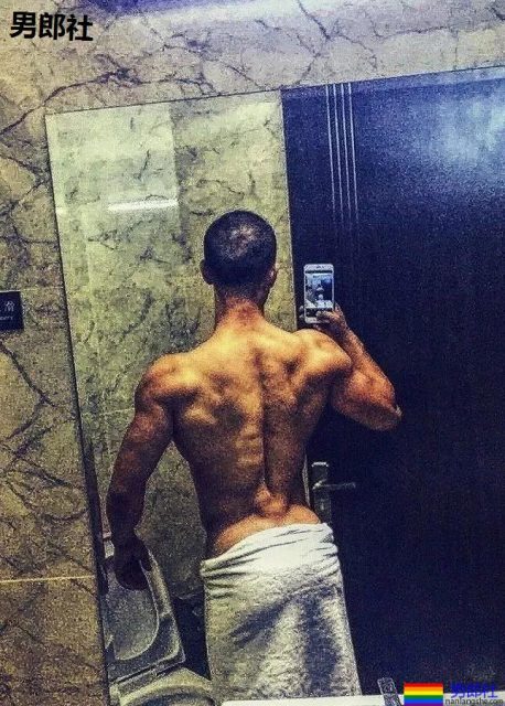 正装空勤爷们肌肉太“硬”了,浴巾都遮不住人鱼线翘臀 - 51虹马 正装空勤爷们肌肉太“硬”了,浴巾都遮不住人鱼线翘臀 - 51虹马