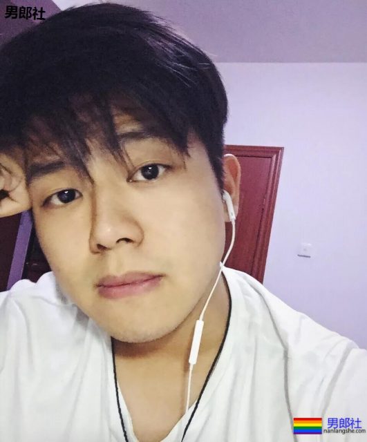 肌肉私教写真被指货不对板！真相是那里太扁了 - 51虹马