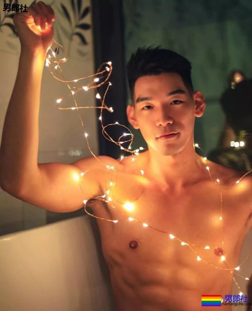 肌肉私教写真被指货不对板！真相是那里太扁了 - 51虹马