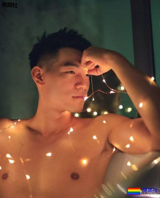 肌肉私教写真被指货不对板！真相是那里太扁了 - 51虹马