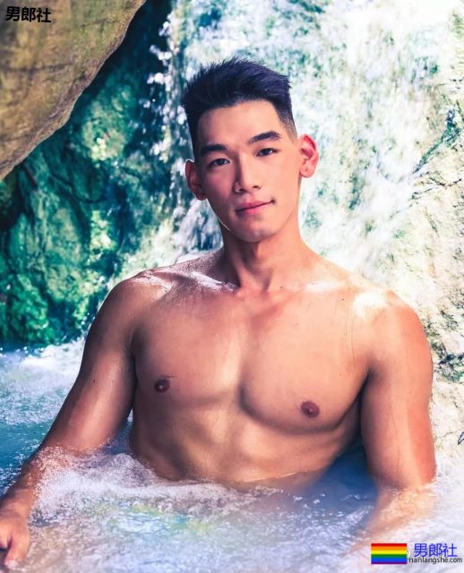 肌肉私教写真被指货不对板！真相是那里太扁了 - 51虹马