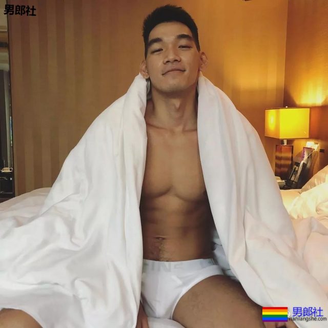 肌肉私教写真被指货不对板！真相是那里太扁了 - 51虹马