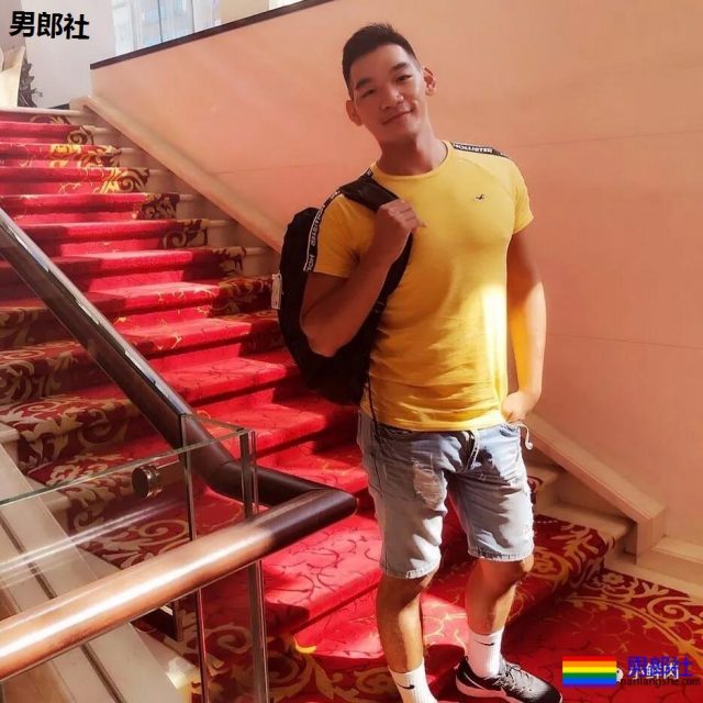 肌肉私教写真被指货不对板！真相是那里太扁了 - 51虹马