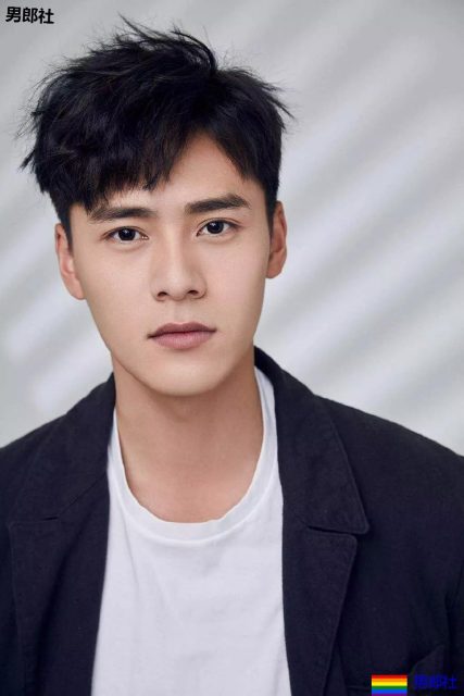 于正抢腹肌小狼狗上热搜！185大长腿原来竟是足球运动员！-51虹马