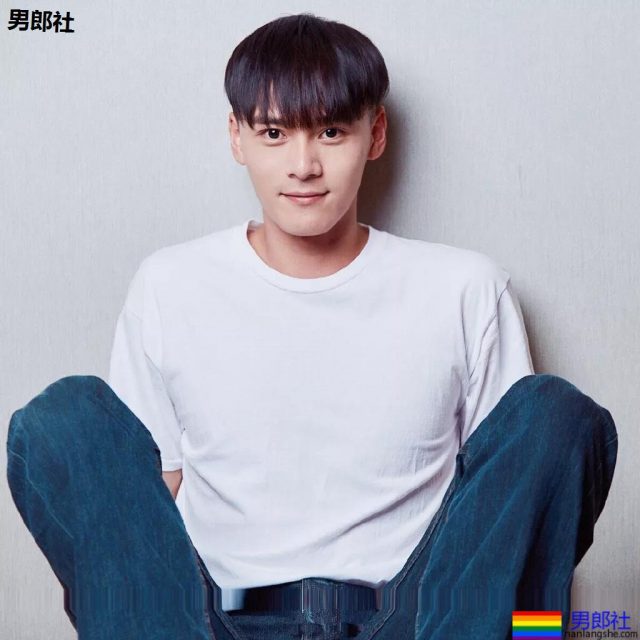 于正抢腹肌小狼狗上热搜！185大长腿原来竟是足球运动员！ - 51虹马