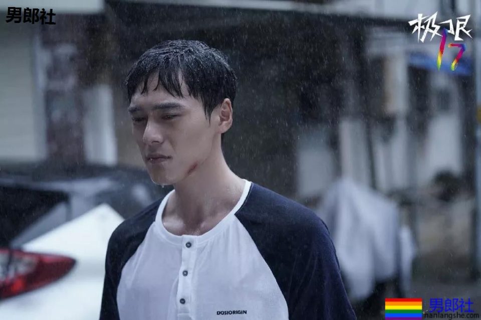 于正抢腹肌小狼狗上热搜！185大长腿原来竟是足球运动员！ - 51虹马