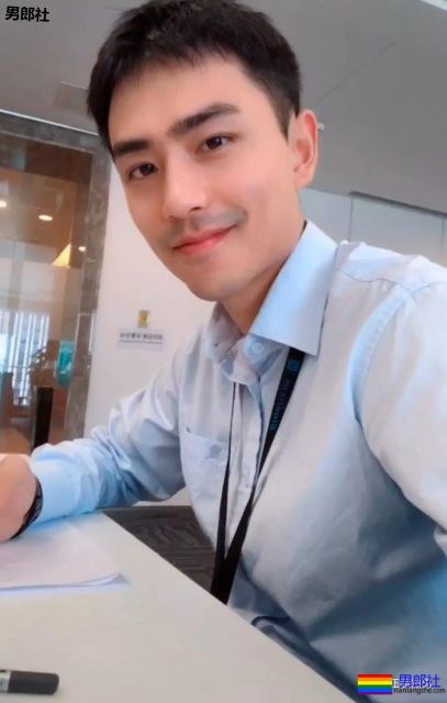 正装这样穿成这样躺在沙发上,西裤太修身太贴了 - 51虹马 正装这样穿成这样躺在沙发上,西裤太修身太贴了 - 51虹马